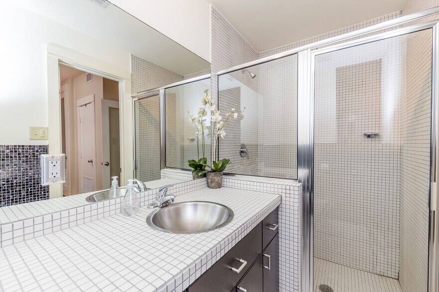 More Photos Of 3718 Mount Vernon St, Houston Office For Lease