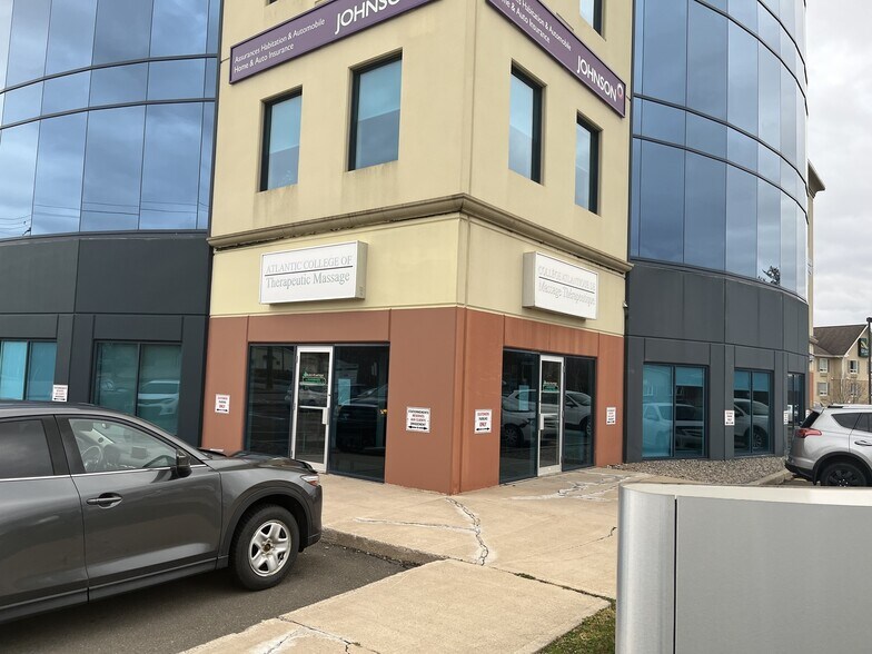 More Photos Of 1040 Champlain St, Dieppe Storefront Retail Office For Lease