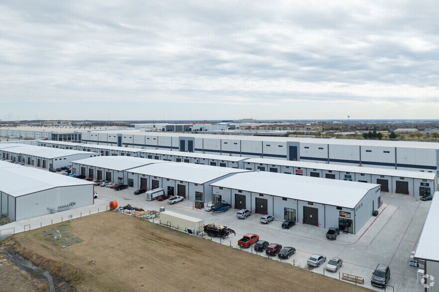 More Photos Of 13055 Harmon Rd, Fort Worth Warehouse For Lease