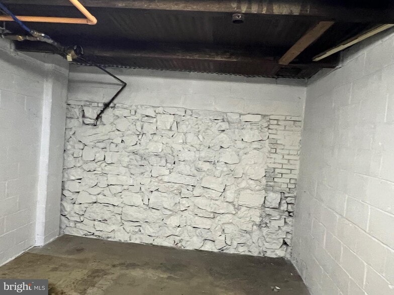 More Photos Of 1880 W Market St, York Storefront Retail Office For Sale