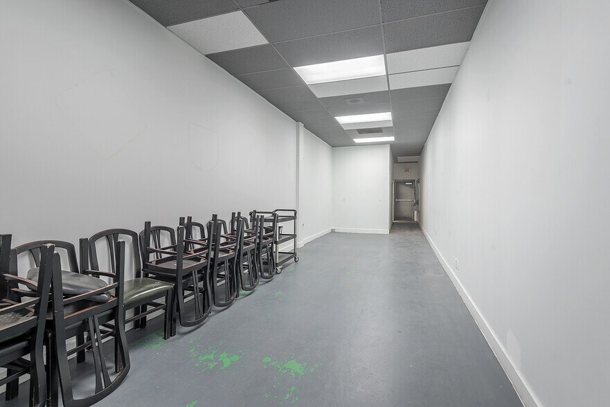 More Photos Of 1245-1275 Boul Des Seigneurs, Terrebonne Freestanding For Lease