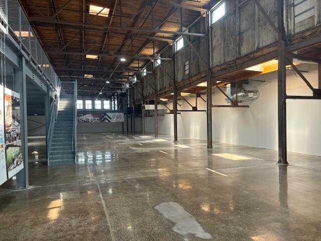 More Photos Of 1325 Quincy St NE, Minneapolis Loft Creative Space For Lease