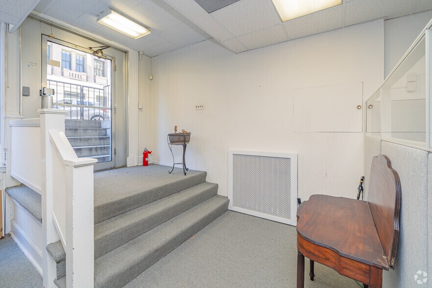 More Photos Of 23 South St, Baltimore Office For Sale
