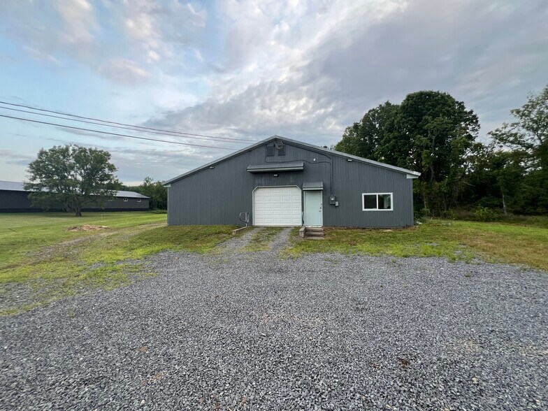 More Photos Of 27 Robinson Rd, Clinton Warehouse For Lease