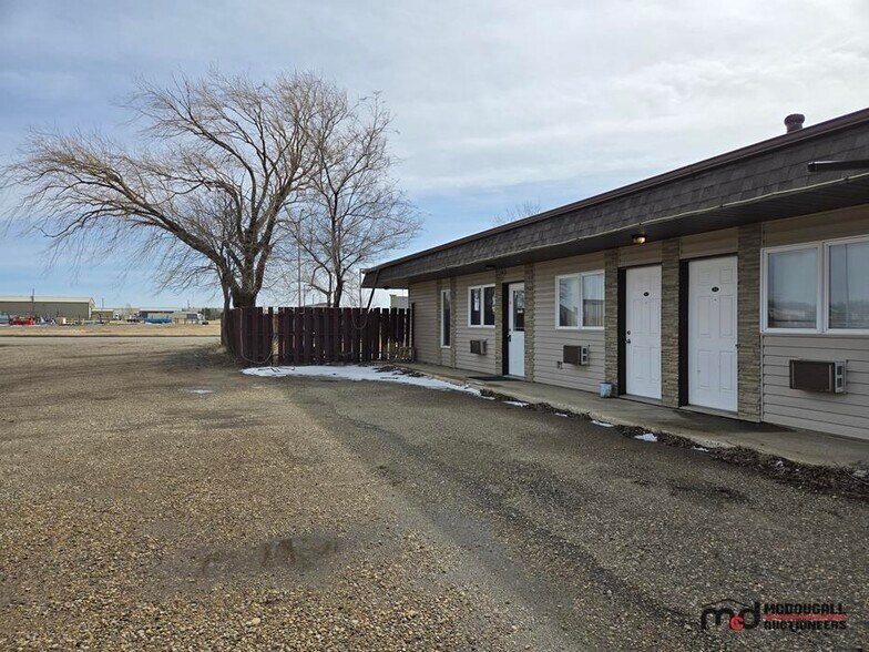More Photos Of 775 W 5th Ave, Shaunavon Hotel For Sale