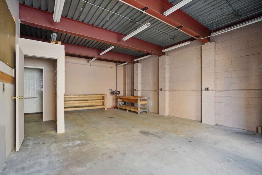 More Photos Of 3632 Foothill Blvd, La Crescenta Manufacturing For Sale