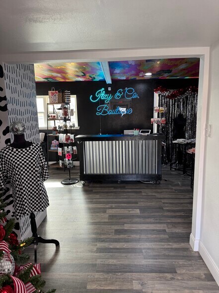 More Photos Of 2404 Oakwood Dr, Odessa Storefront For Sale