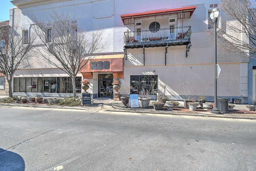 More Photos Of 220 Broad St, Kingsport Flex For Sale