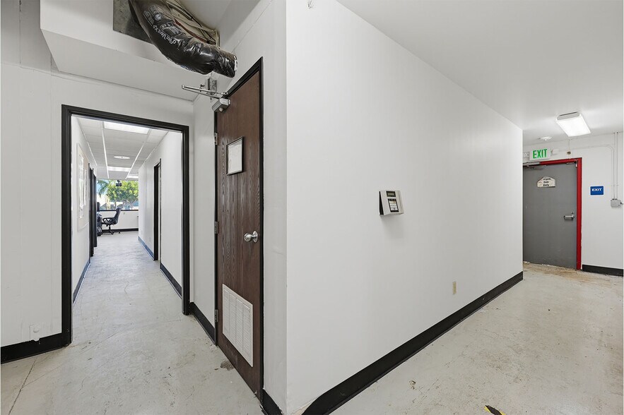 More Photos Of 7755 Arjons Dr, San Diego Warehouse For Sale