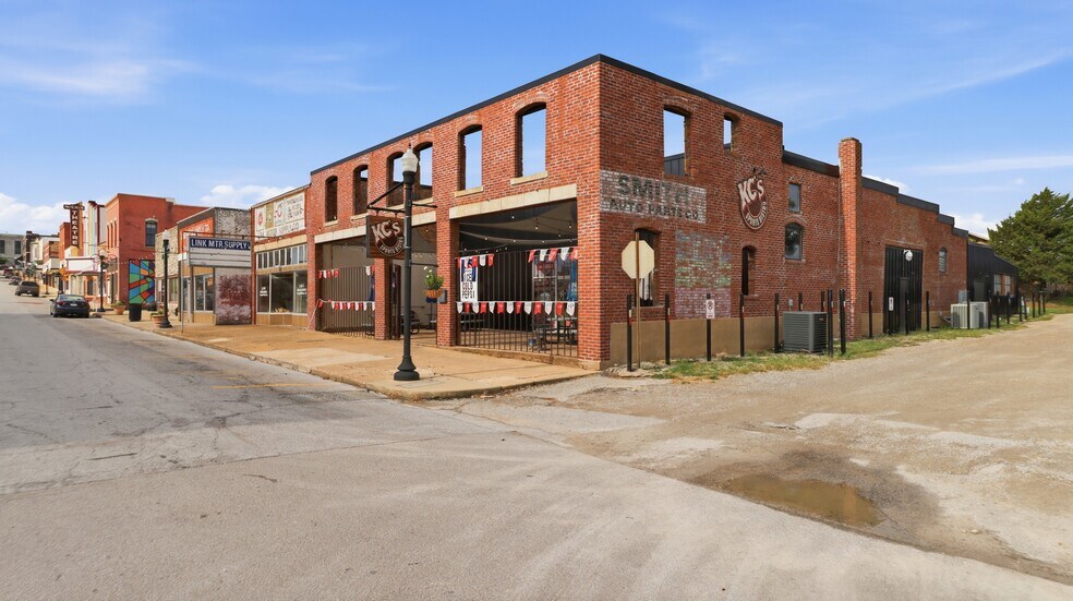 Primary Photo Of 409 Washington Ave, West Plains Flex For Sale