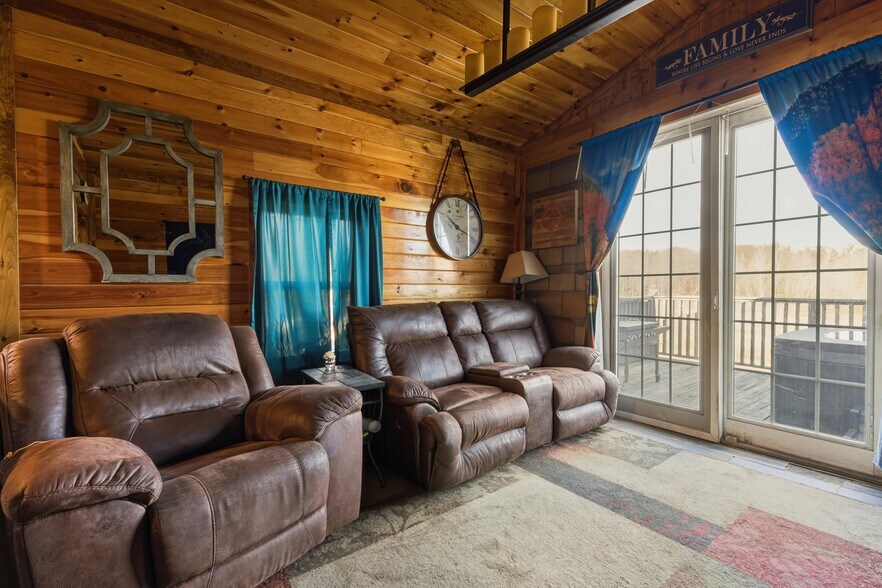 More Photos Of 415 Palmer Ave, Corinth Specialty For Sale