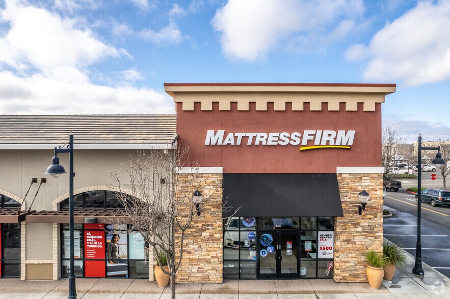 More Photos Of 2185 Bronze Star Dr, Woodland Unknown For Lease