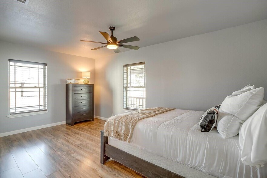 More Photos Of 12001 FM 2331, Godley Office For Sale