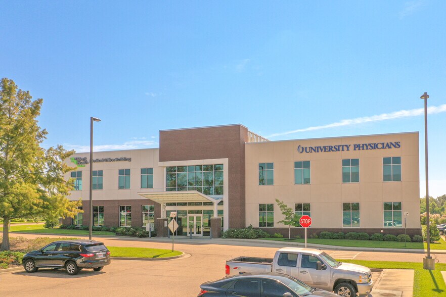 More Photos Of 163 River Oaks Dr, Canton Medical For Lease