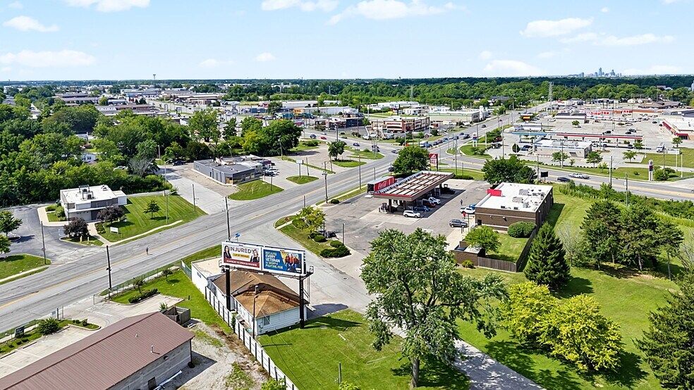 More Photos Of 7102 E Pendleton Pike, Indianapolis Office For Sale