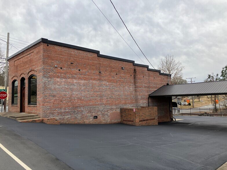 More Photos Of 157 N Main St, Bostic Office For Sale