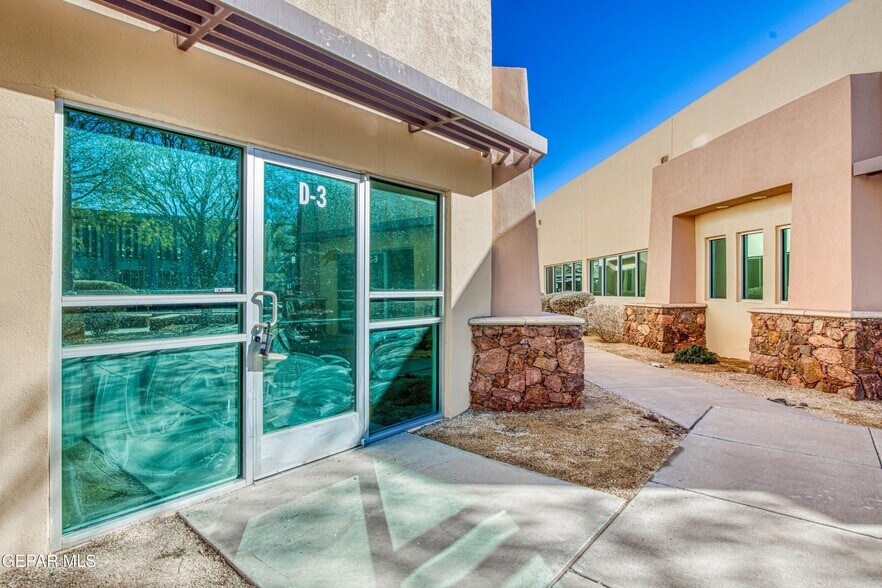 More Photos Of 550 S Mesa Hills Dr, El Paso Medical For Lease