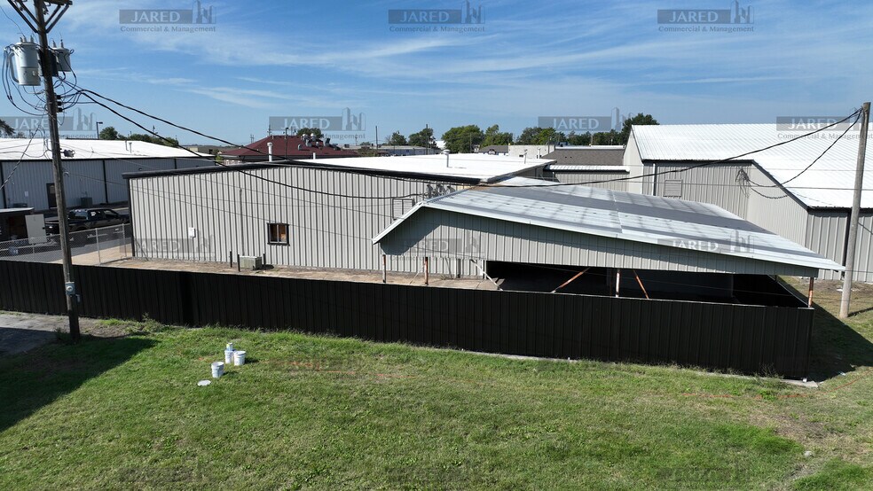 More Photos Of 2230 S Main St, Carthage Unknown For Lease