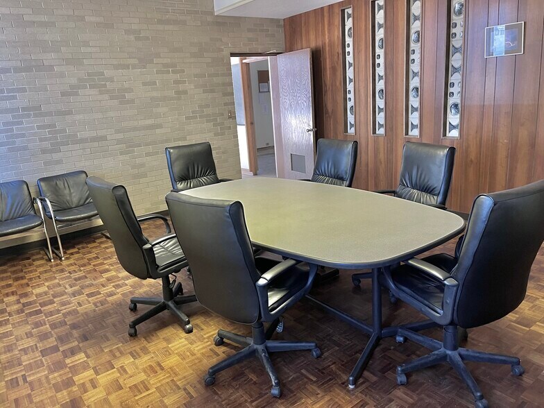 More Photos Of 1411 6th Ave, Grafton Showroom For Sale