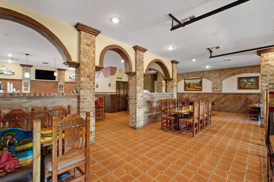 More Photos Of 929 US-98, Columbia Restaurant For Sale