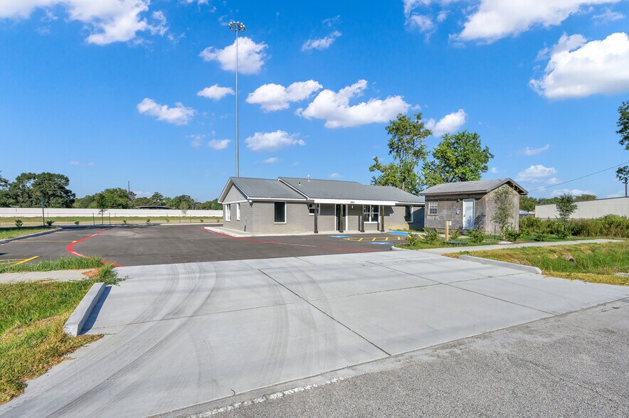 More Photos Of 28011 High Meadow Rd, Tomball Office Residential For Lease