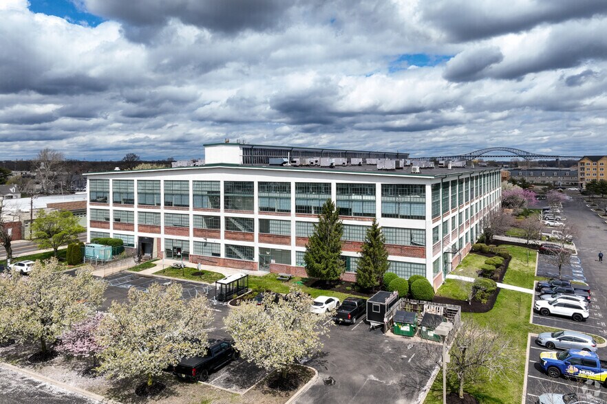 More Photos Of 1414 Radcliffe St, Bristol Office For Sale