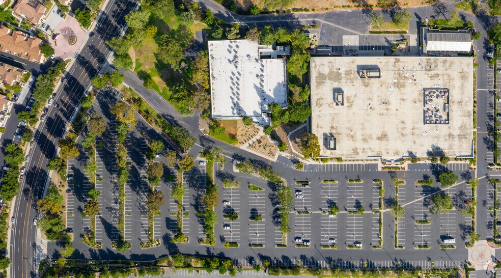 More Photos Of 1535 Rancho Conejo Blvd, Thousand Oaks Unknown For Lease