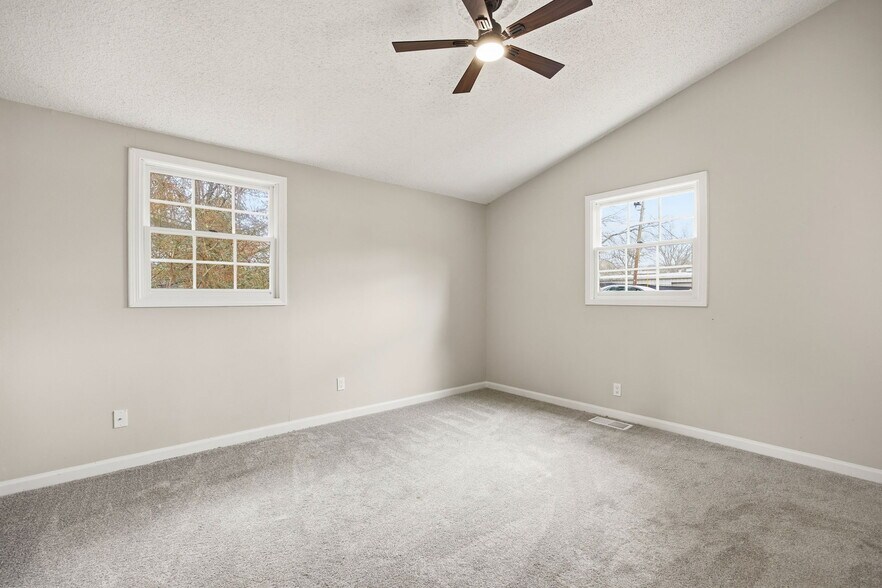 More Photos Of 1651 Donna Lynn Dr, Smyrna Office For Sale