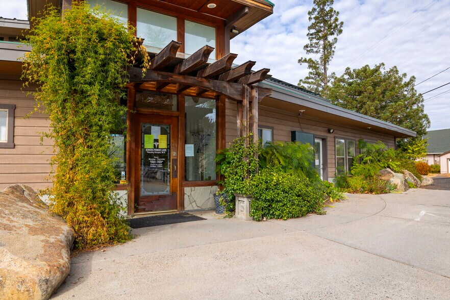 More Photos Of 13951 Mono Way, Sonora Office For Lease