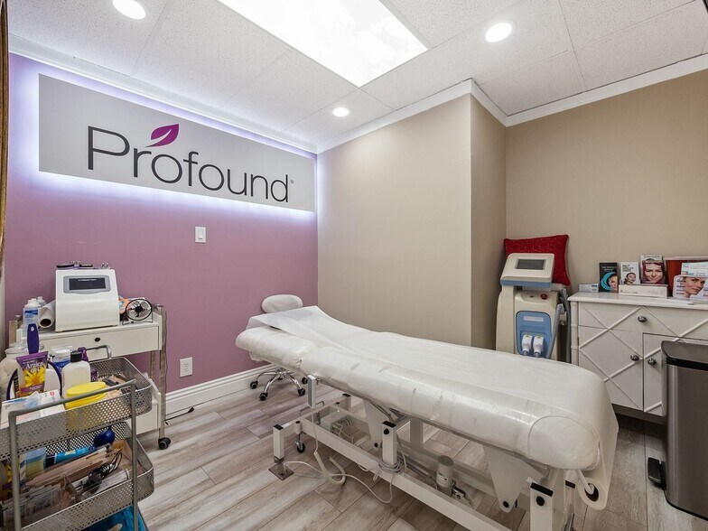 More Photos Of 18345 Ventura Blvd, Tarzana Medical For Lease