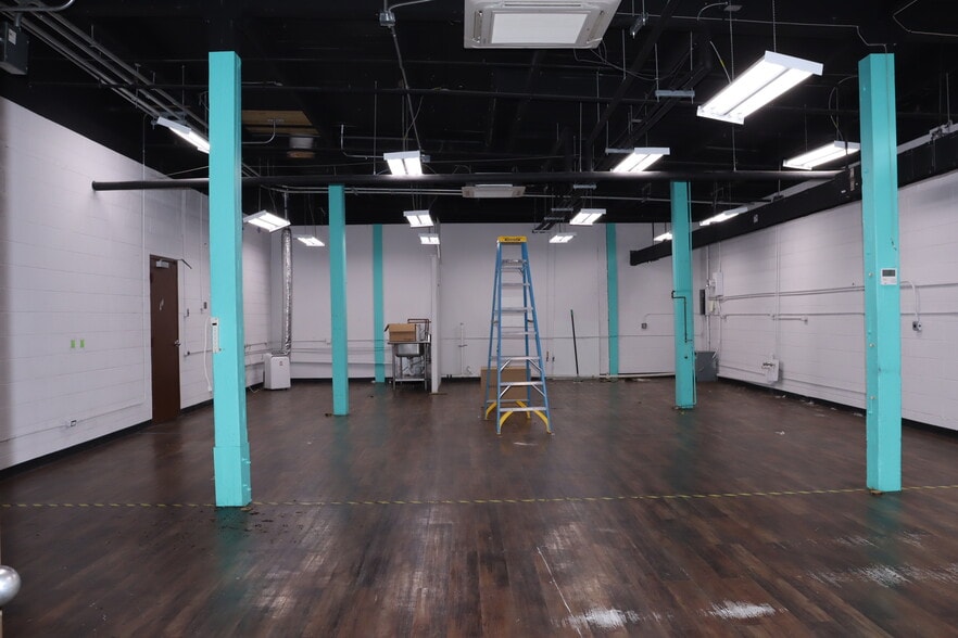 More Photos Of 100 Cherokee Blvd, Chattanooga Office For Sale