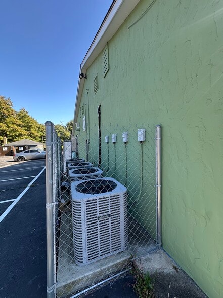 More Photos Of 1705 W Shore Rd, Warwick Restaurant For Lease