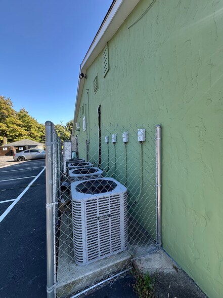 More Photos Of 1705 W Shore Rd, Warwick Restaurant For Lease