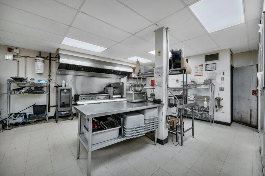 More Photos Of 10030 102nd St NW, Edmonton Bar For Sale