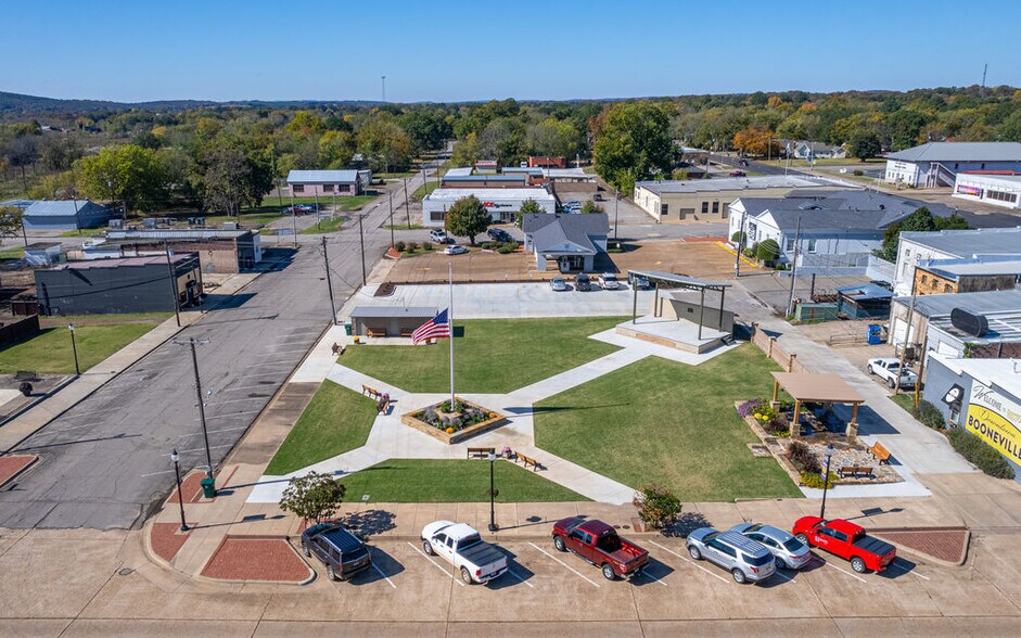 More Photos Of 155 N Broadway Ave, Booneville Storefront For Sale