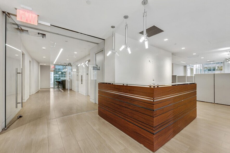 More Photos Of 805 Third Ave, New York Office For Lease