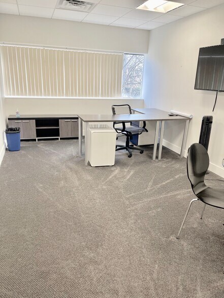 More Photos Of 67 Holly Hill Ln, Greenwich Office For Sale