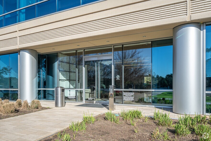 More Photos Of 1780 Hughes Landing Blvd, The Woodlands Office For Lease