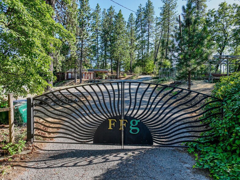 More Photos Of 15386 Little Valley Rd, Grass Valley Freestanding For Sale