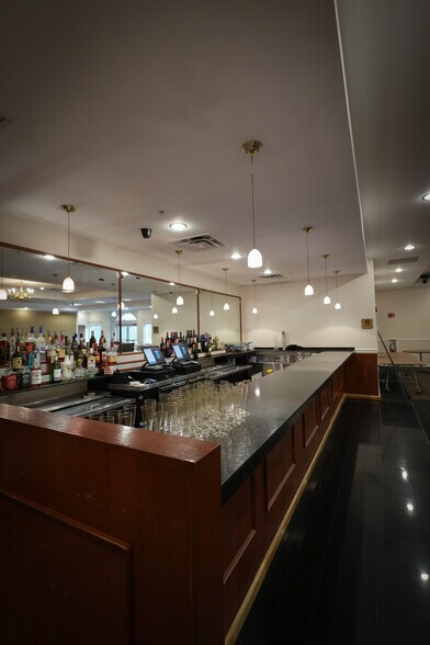 More Photos Of 13 Port St, Hudson Specialty For Sale