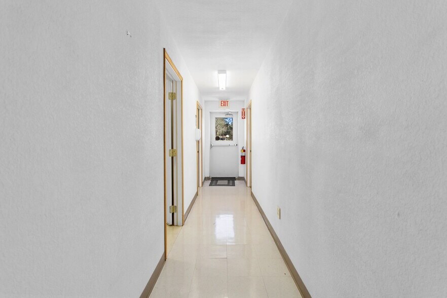 More Photos Of 8424 N HWY 69, Pollok Flex For Sale