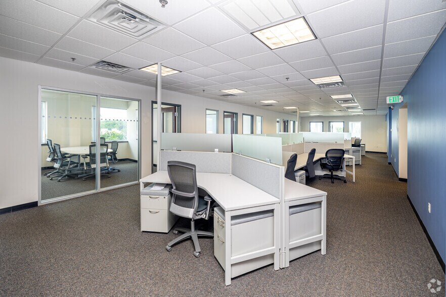 More Photos Of 12 Gill St, Woburn Office For Lease