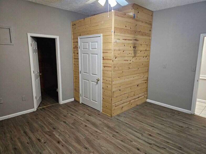 More Photos Of 10535 Highway 53 W, Talking Rock Service For Sale