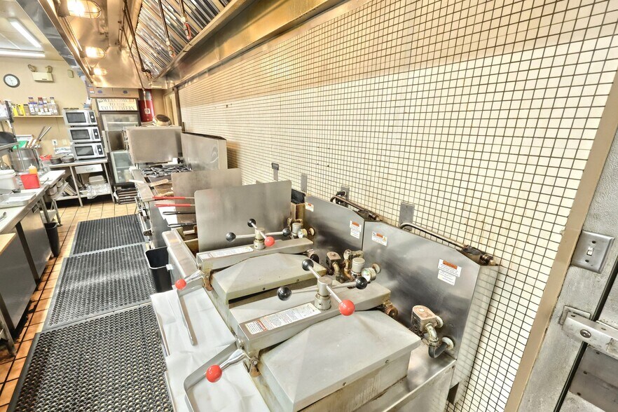 More Photos Of 1 Cherry St, Seven Valleys General Retail For Sale