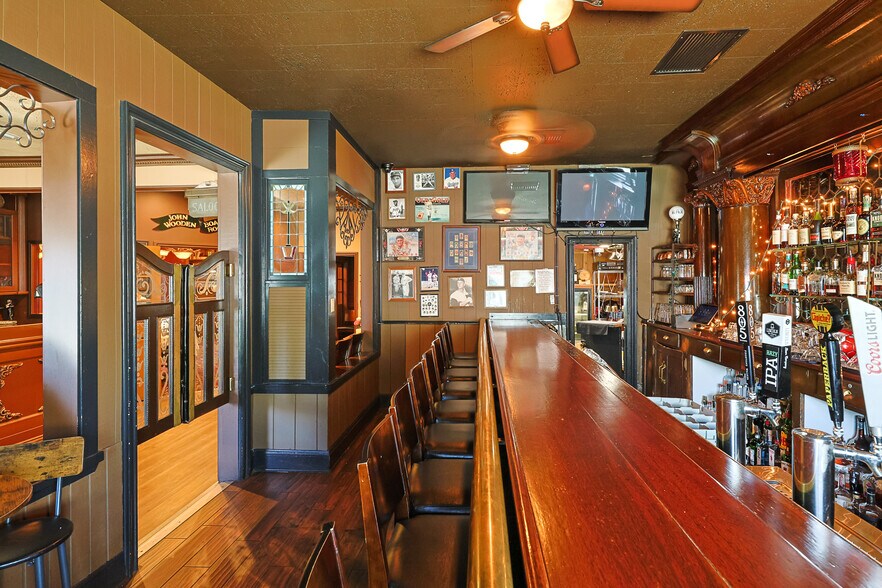 More Photos Of 4557 Sherman Oaks Ave, Sherman Oaks Restaurant For Lease