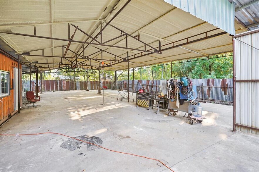 More Photos Of 13338 Elderberry Ln, Houston Industrial For Lease