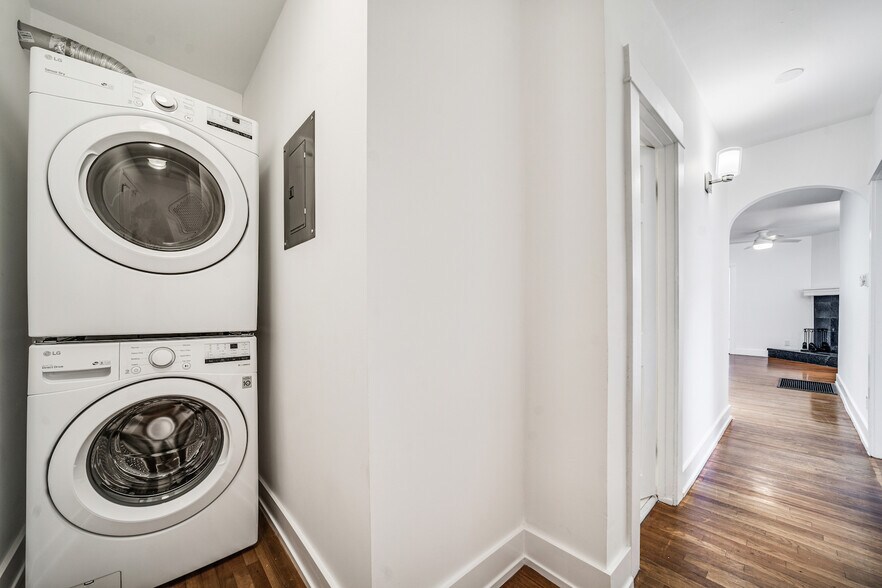 More Photos Of 1231-1233 17th St, Santa Monica Apartments For Sale