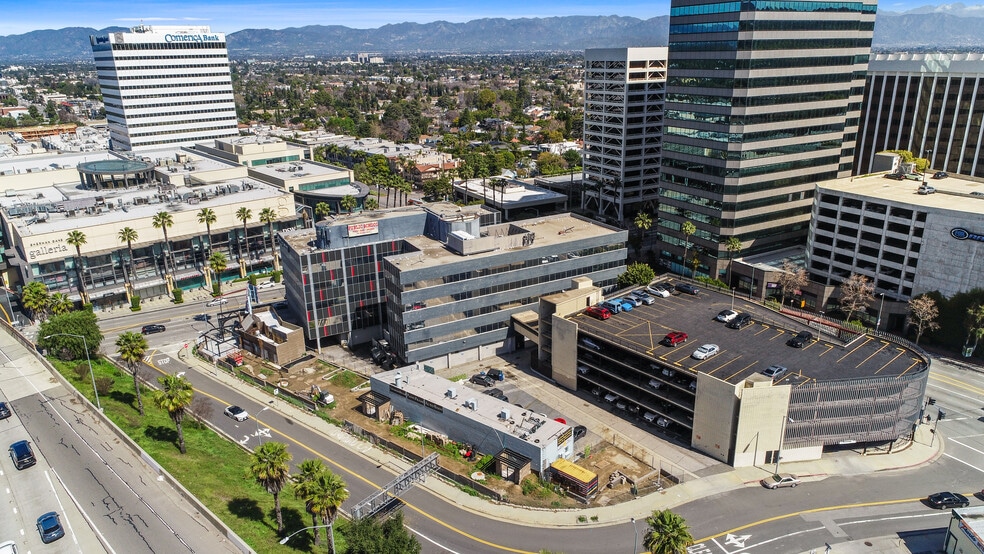 More Photos Of 15322 Ventura Blvd, Sherman Oaks Restaurant For Lease