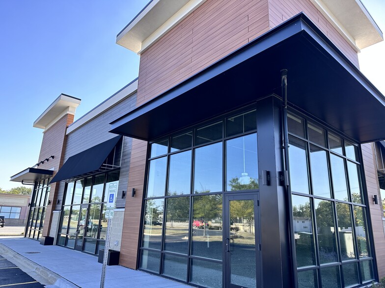 More Photos Of 15848 S Cicero Ave, Oak Forest Storefront For Lease