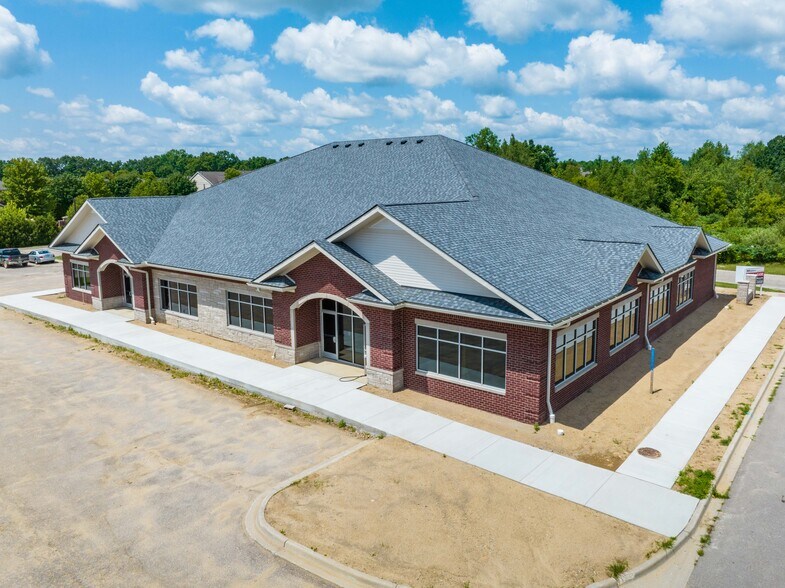 More Photos Of 6400 Waldon Center Dr, Clarkston Medical For Lease